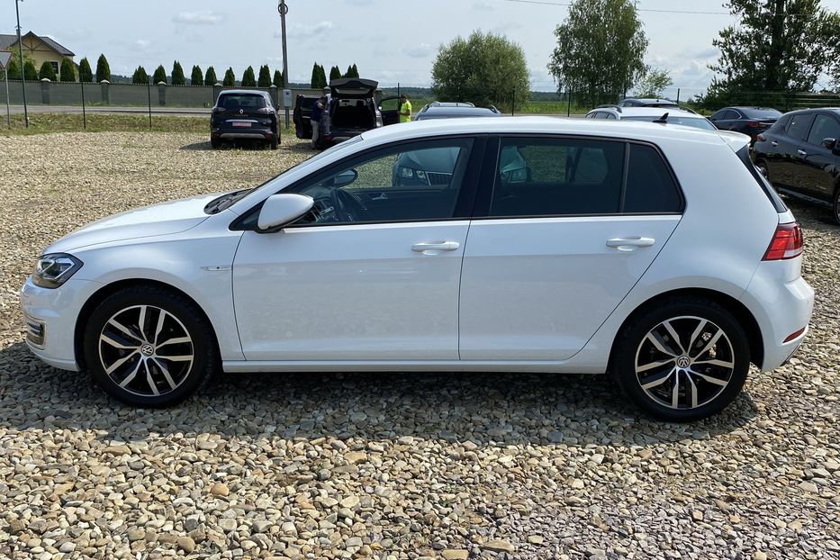 Продам Volkswagen e-Golf 35.8 kWh 100 кВт/136 к.с. 2020 года в Львове