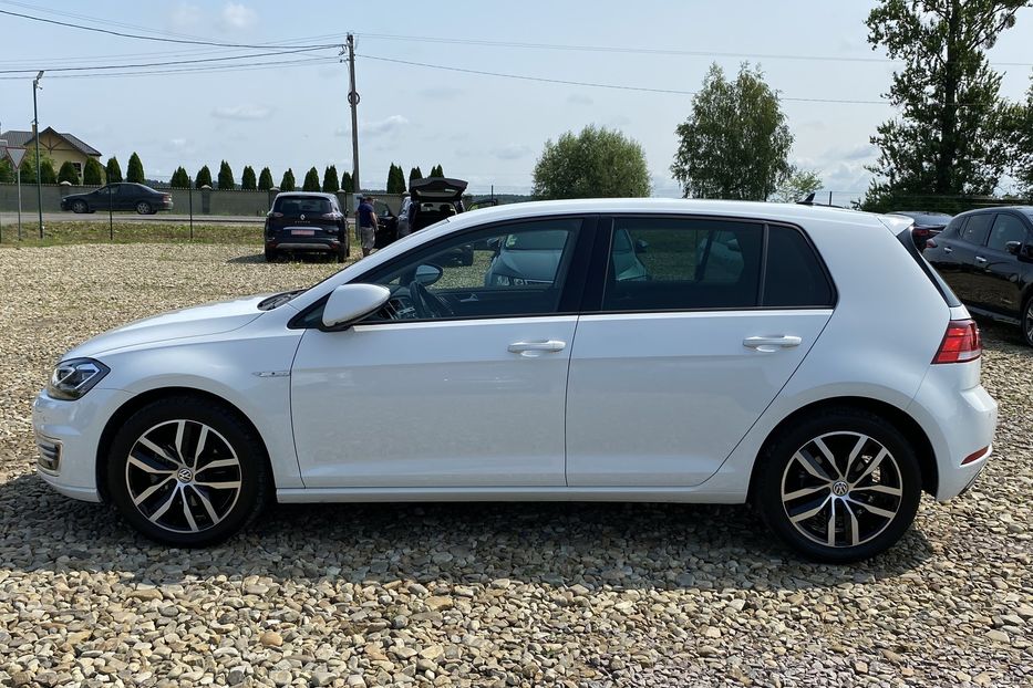 Продам Volkswagen e-Golf 35.8 kWh 100 кВт/136 к.с. 2020 года в Львове