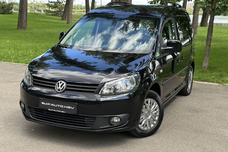 Продам Volkswagen Caddy пасс. Highline 2012 года в Киеве