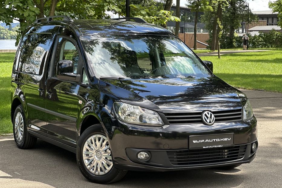 Продам Volkswagen Caddy пасс. Highline 2012 года в Киеве