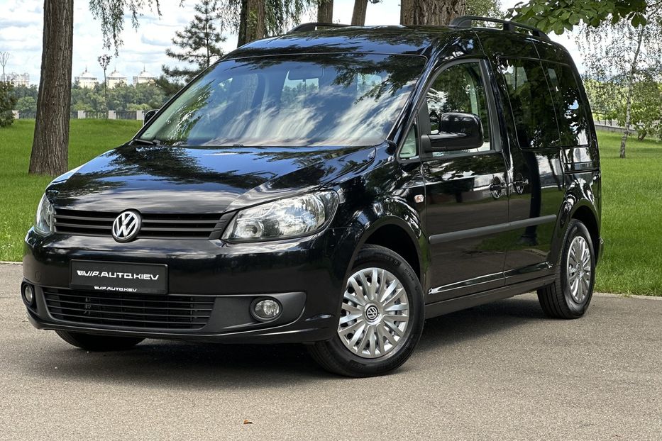 Продам Volkswagen Caddy пасс. Highline 2012 года в Киеве