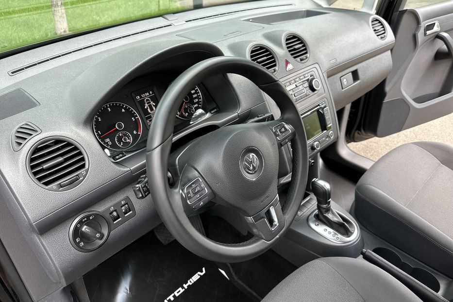 Продам Volkswagen Caddy пасс. Highline 2012 года в Киеве