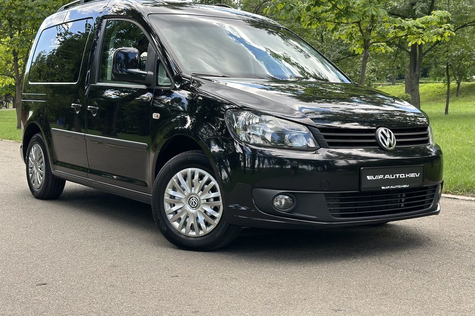 Продам Volkswagen Caddy пасс. Highline 2012 года в Киеве