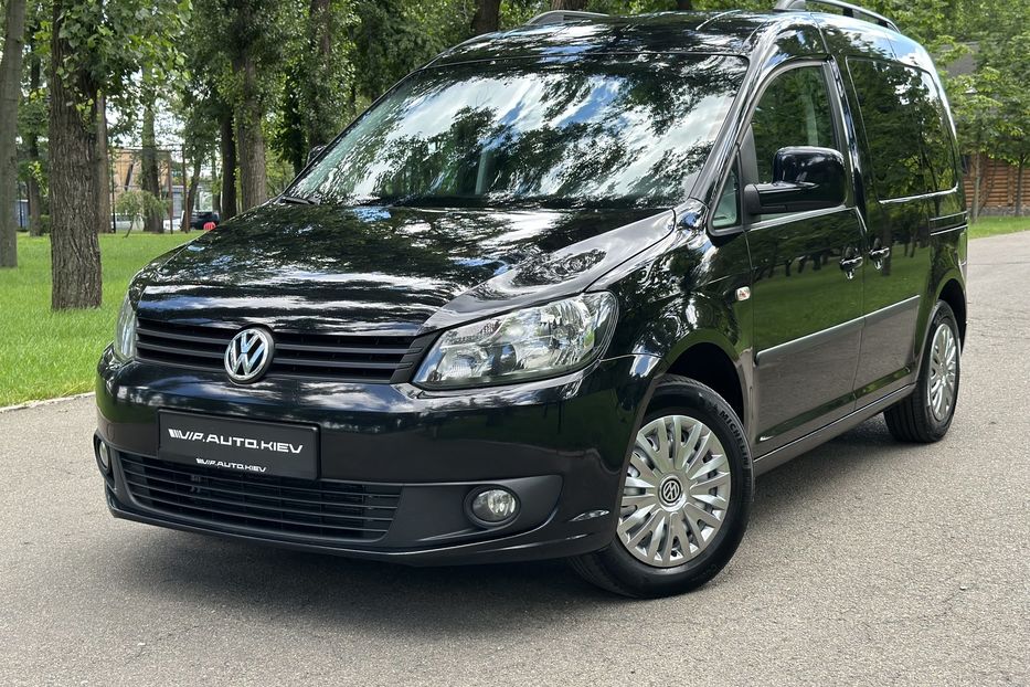 Продам Volkswagen Caddy пасс. Highline 2012 года в Киеве