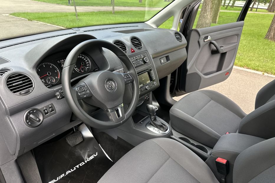 Продам Volkswagen Caddy пасс. Highline 2012 года в Киеве