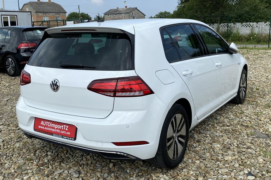 Продам Volkswagen e-Golf 35.8 kWh 100 кВт/136 к.с. 2018 года в Львове