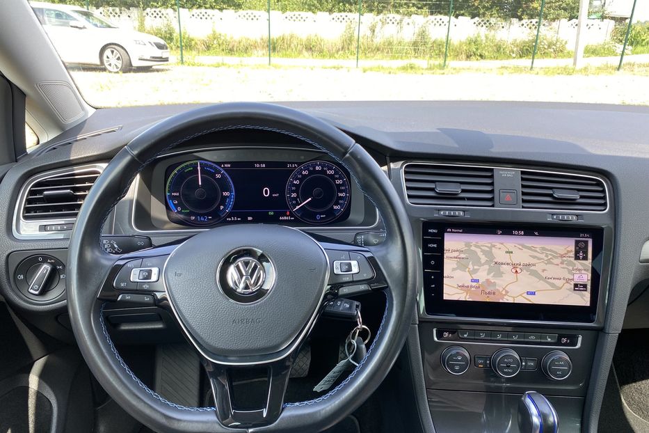 Продам Volkswagen e-Golf 35.8 kWh 100 кВт/136 к.с. 2018 года в Львове