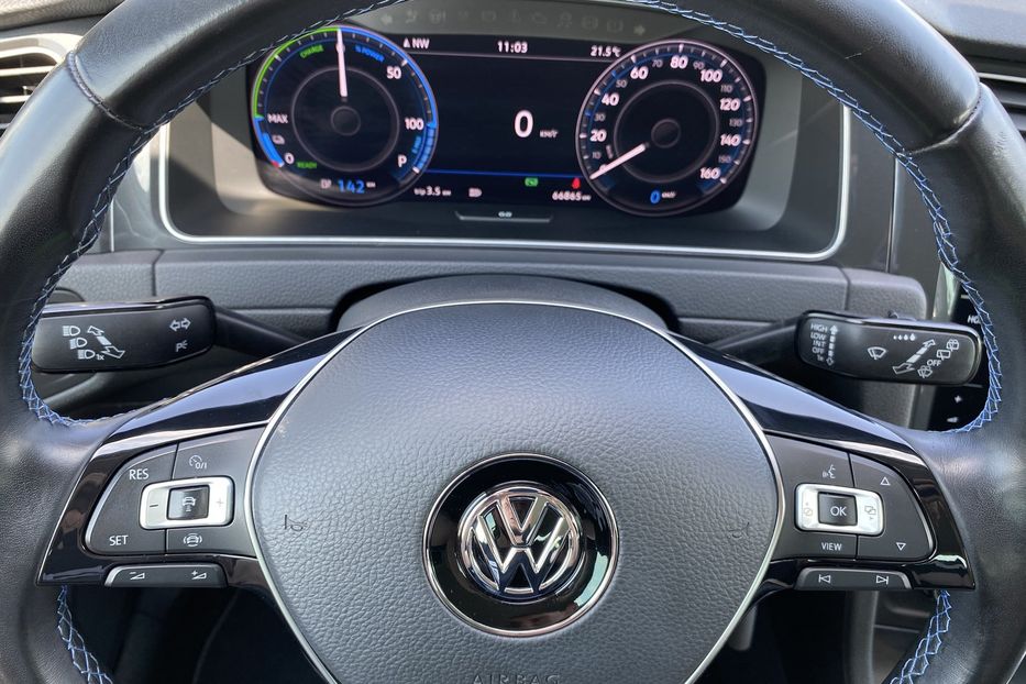 Продам Volkswagen e-Golf 35.8 kWh 100 кВт/136 к.с. 2018 года в Львове