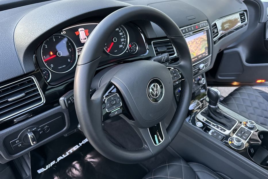 Продам Volkswagen Touareg Executive Edition  2018 года в Киеве