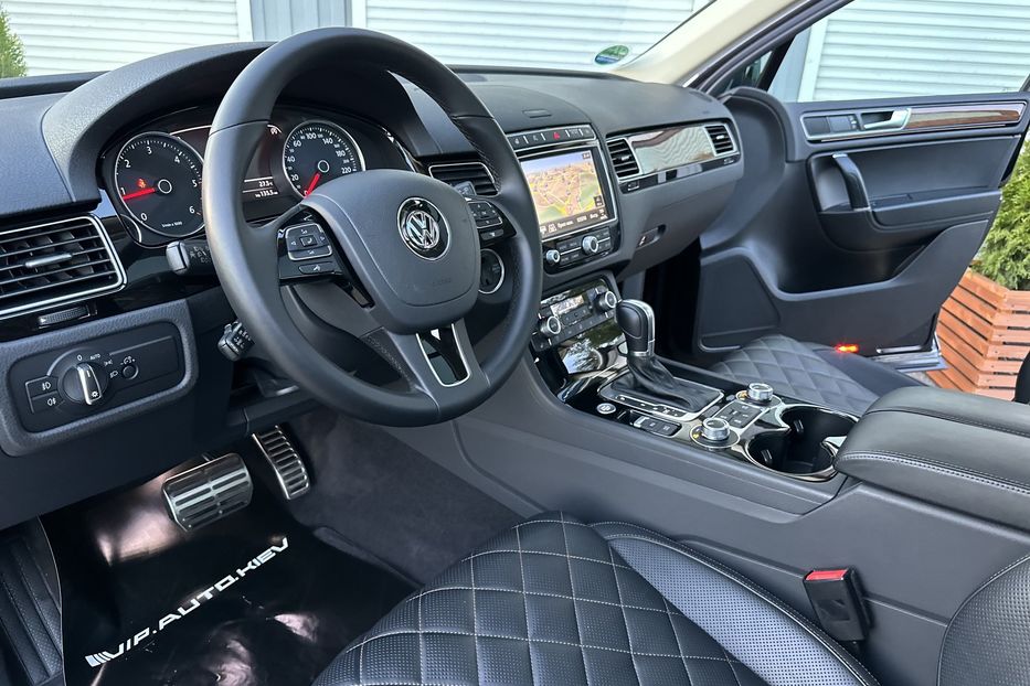 Продам Volkswagen Touareg Executive Edition  2018 года в Киеве