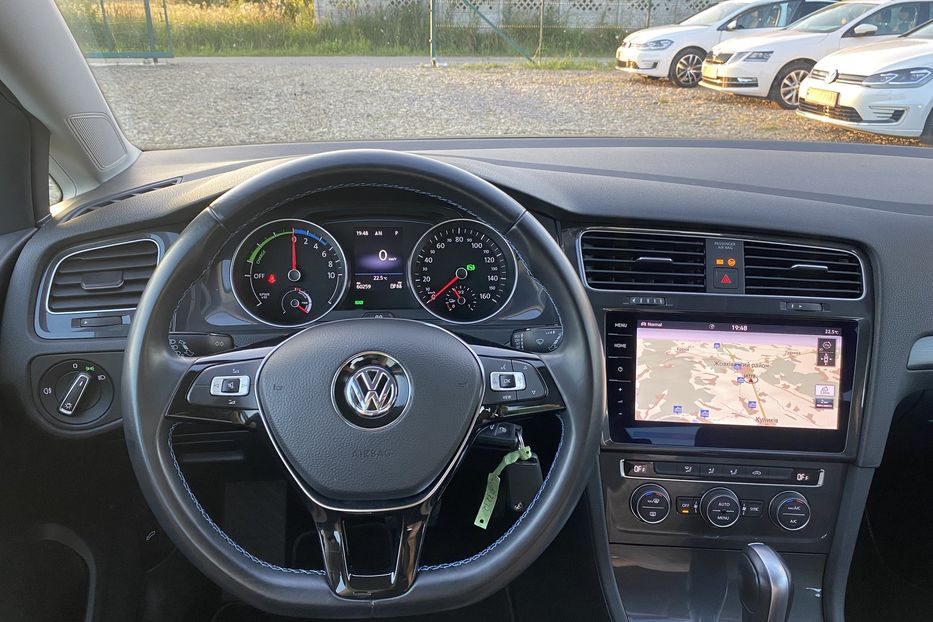 Продам Volkswagen e-Golf 35.8 kWh 100 кВт/136 к.с. 2020 года в Львове