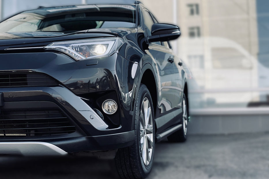 Продам Toyota Rav 4 Premium + 2016 года в Одессе