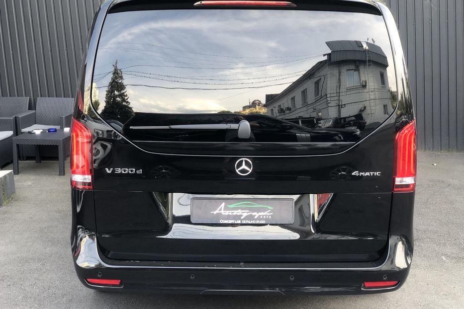 Продам Mercedes-Benz V-Class 300d Long 4matic AMG  2022 года в Киеве