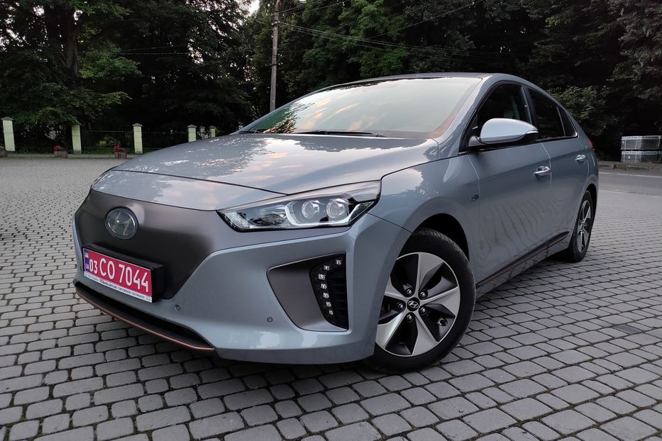 Продам Hyundai Ioniq Premium БАТАРЕЯ 100%  2017 года в Львове