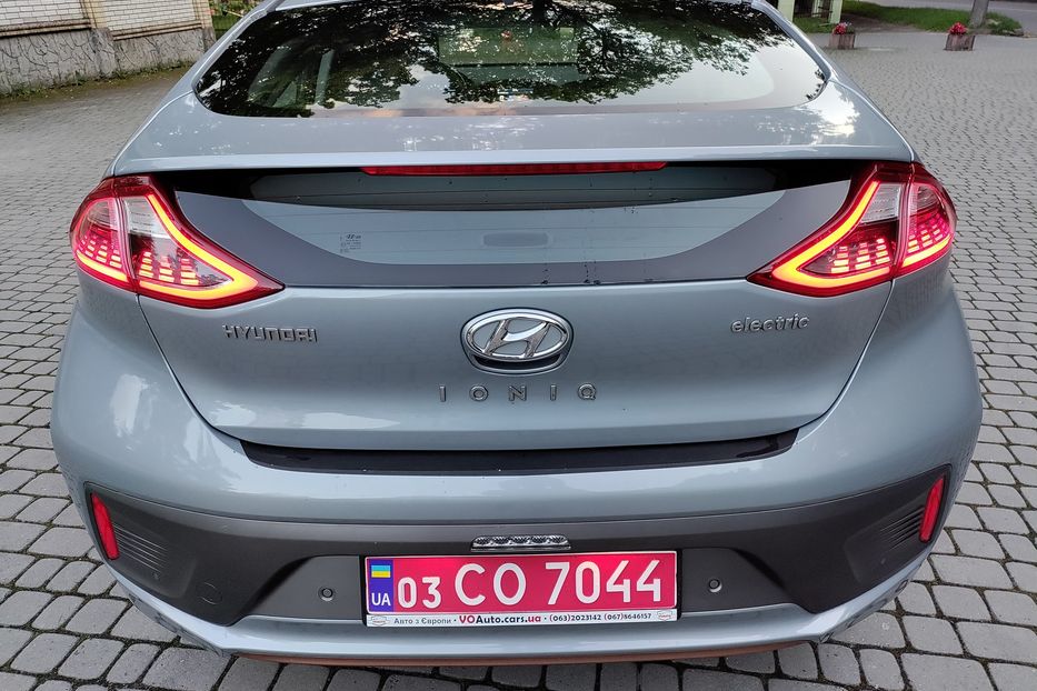 Продам Hyundai Ioniq Premium БАТАРЕЯ 100%  2017 года в Львове