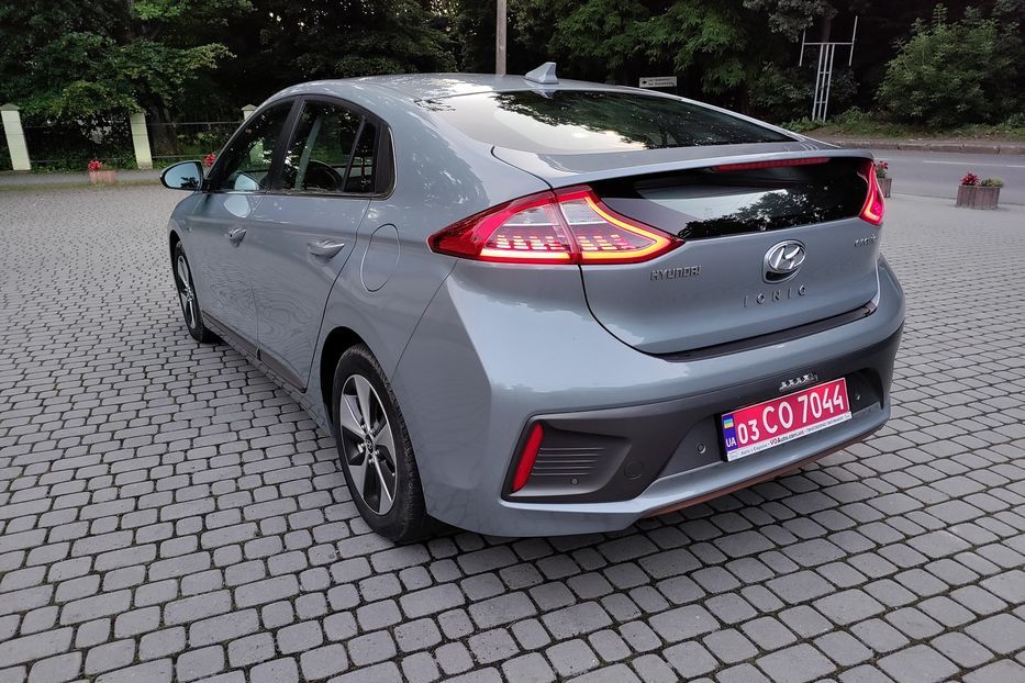 Продам Hyundai Ioniq Premium БАТАРЕЯ 100%  2017 года в Львове