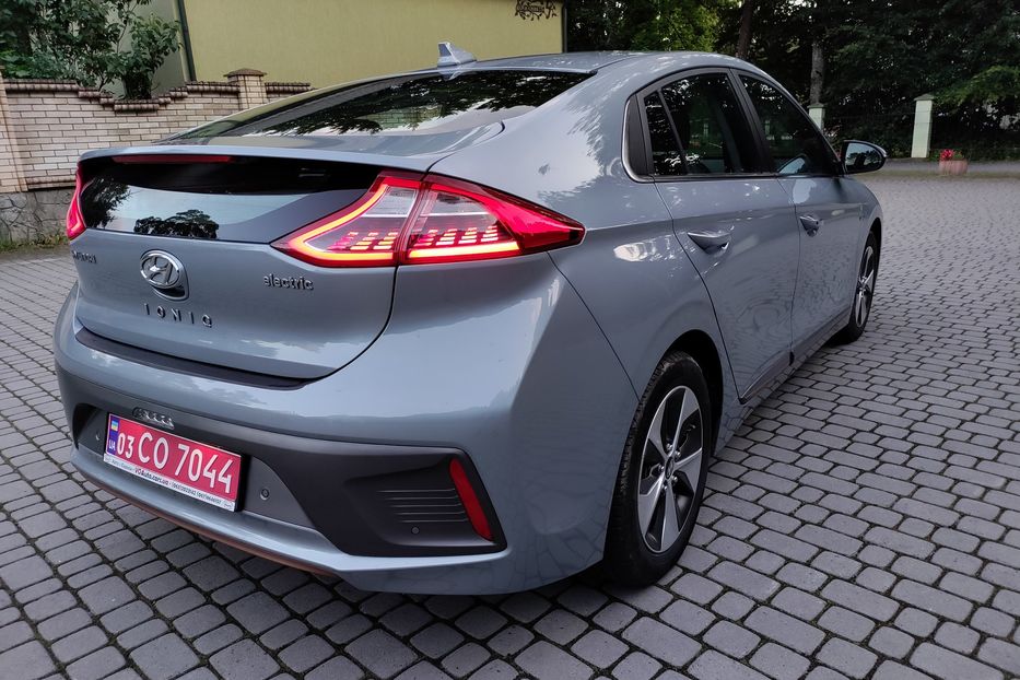Продам Hyundai Ioniq Premium БАТАРЕЯ 100%  2017 года в Львове