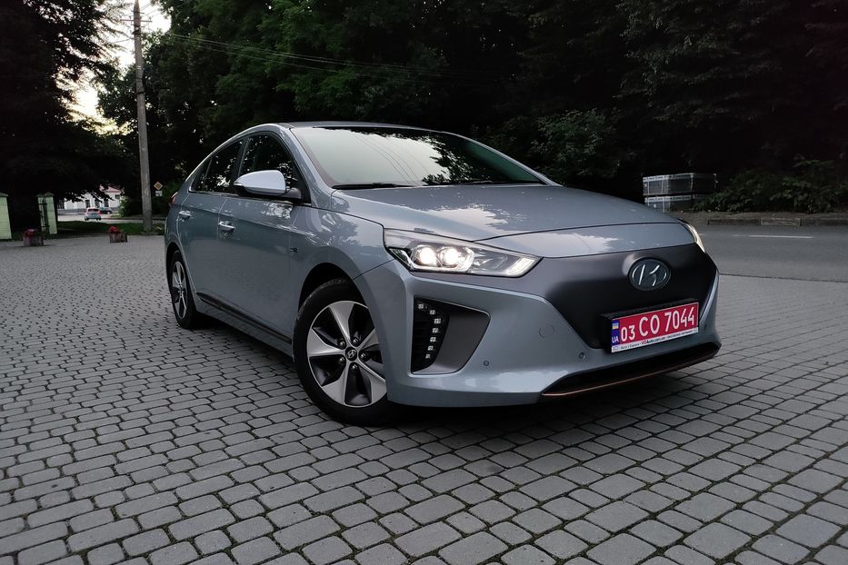 Продам Hyundai Ioniq Premium БАТАРЕЯ 100%  2017 года в Львове