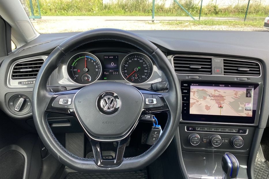 Продам Volkswagen e-Golf 35.8 kWh 100 кВт/136 к.с. 2019 года в Львове