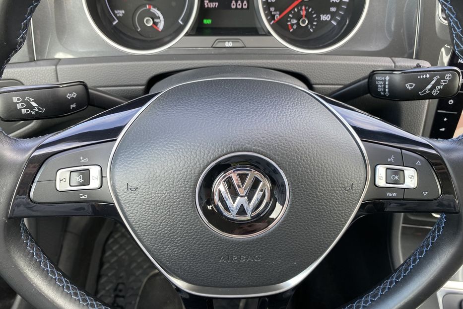 Продам Volkswagen e-Golf 35.8 kWh 100 кВт/136 к.с. 2019 года в Львове