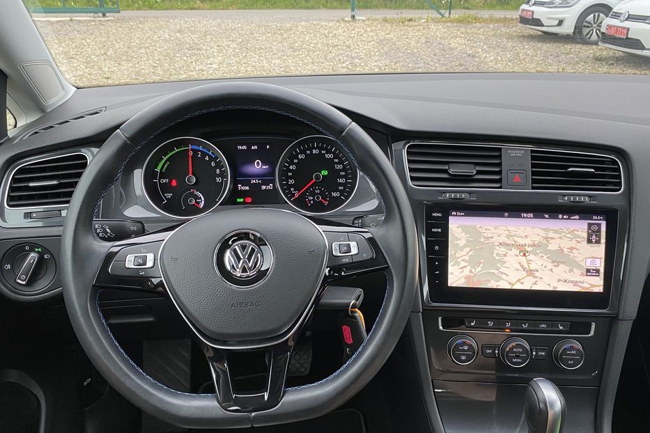 Продам Volkswagen e-Golf 35.8 kWh 100 кВт/136 к.с. 2020 года в Львове