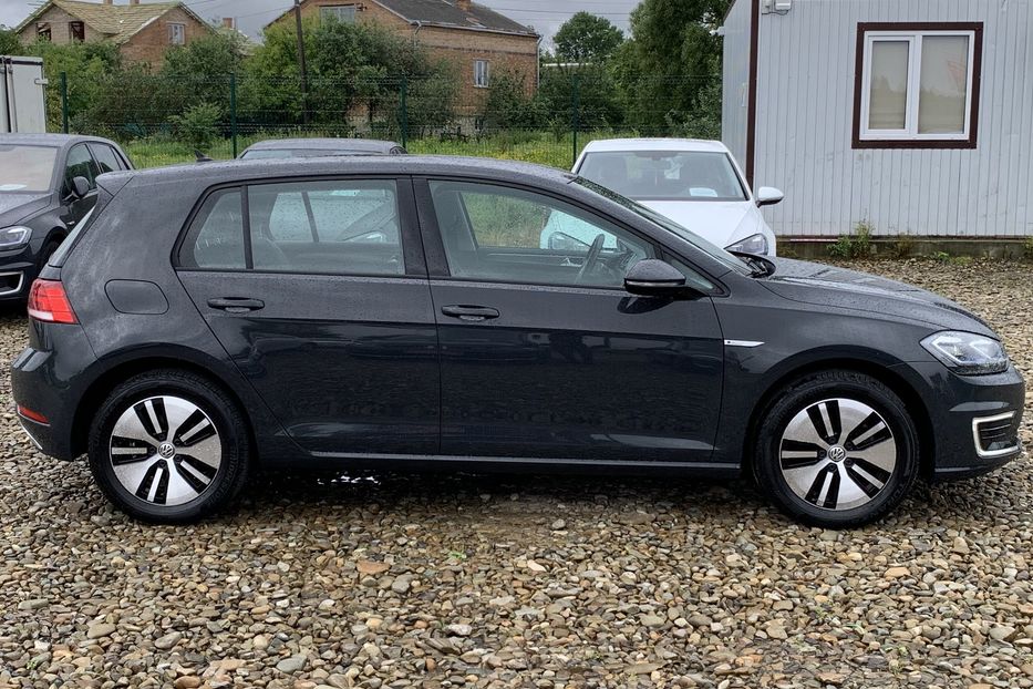 Продам Volkswagen e-Golf 35.8 kWh 100 кВт/136 к.с. 2020 года в Львове