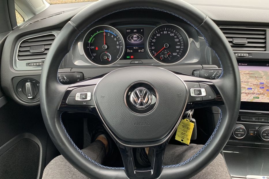 Продам Volkswagen e-Golf 35.8 kWh 100 кВт/136 к.с. 2020 года в Львове