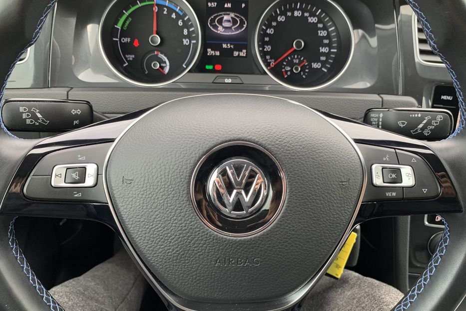 Продам Volkswagen e-Golf 35.8 kWh 100 кВт/136 к.с. 2020 года в Львове