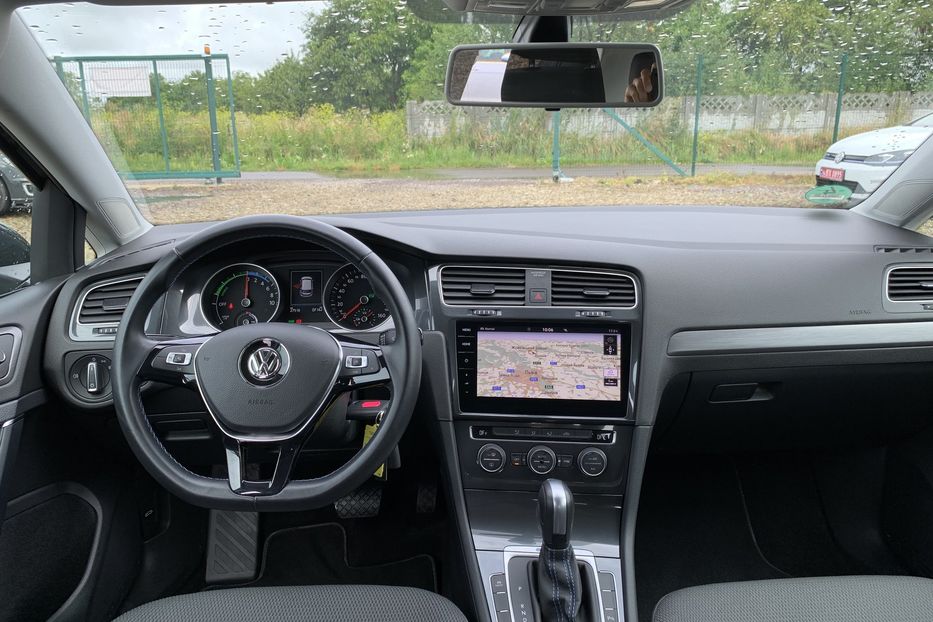 Продам Volkswagen e-Golf 35.8 kWh 100 кВт/136 к.с. 2020 года в Львове