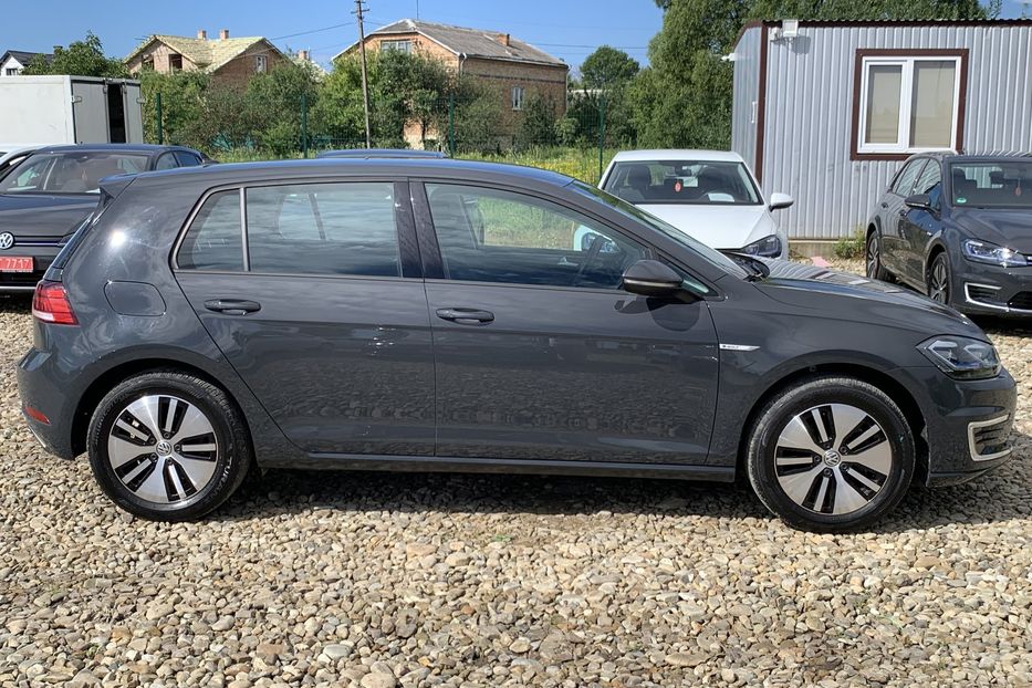 Продам Volkswagen e-Golf 35.8 kWh 100 кВт/136 к.с. 2020 года в Львове