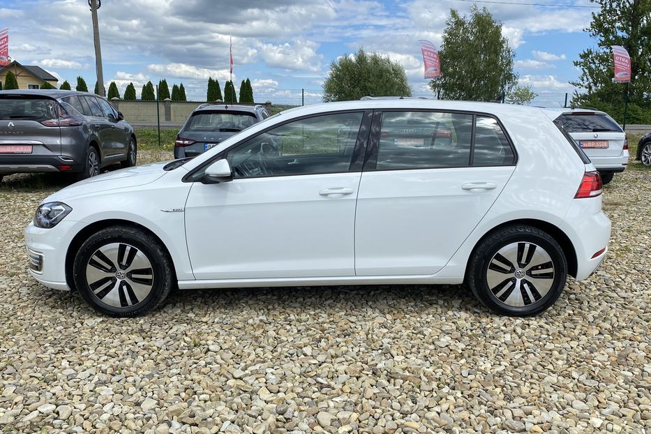 Продам Volkswagen e-Golf 35.8 kWh 100 кВт/136 к.с. 2020 года в Львове