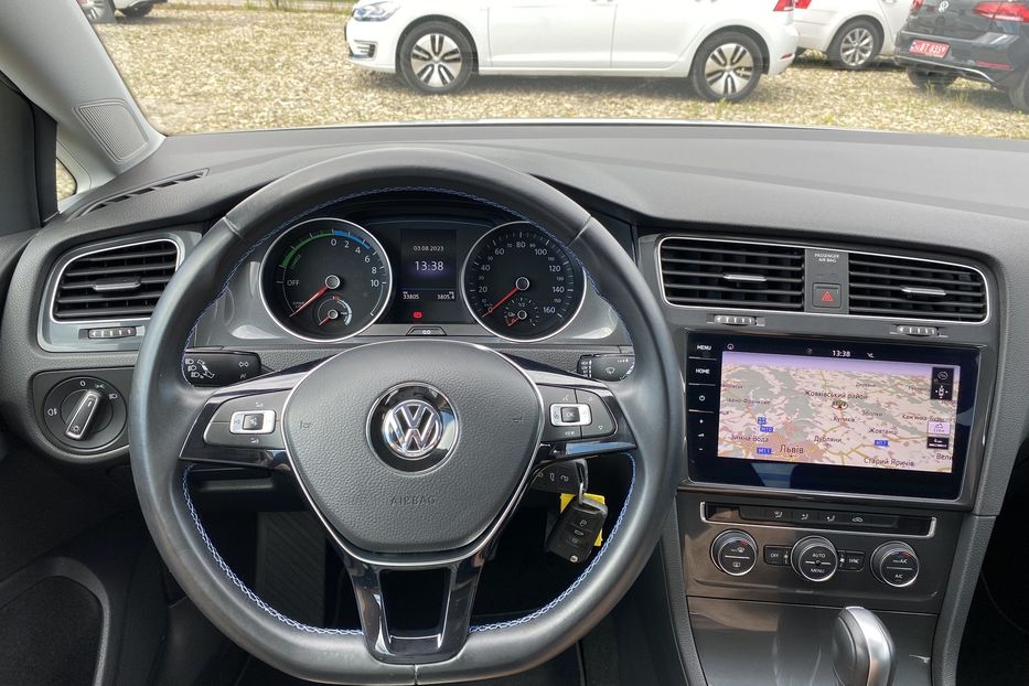 Продам Volkswagen e-Golf 35.8 kWh 100 кВт/136 к.с. 2020 года в Львове