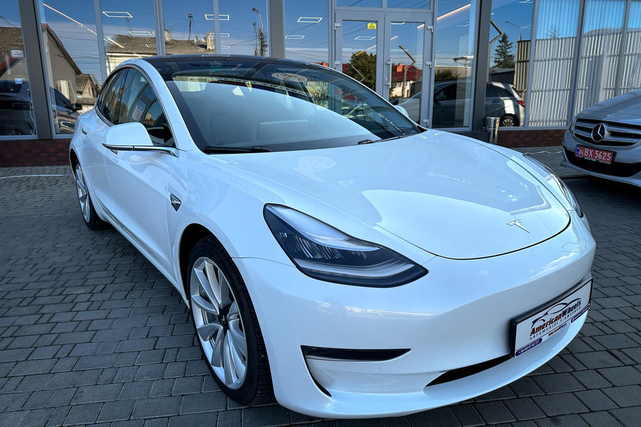 Продам Tesla Model 3 Long Range Dual Motor 2019 года в Черновцах