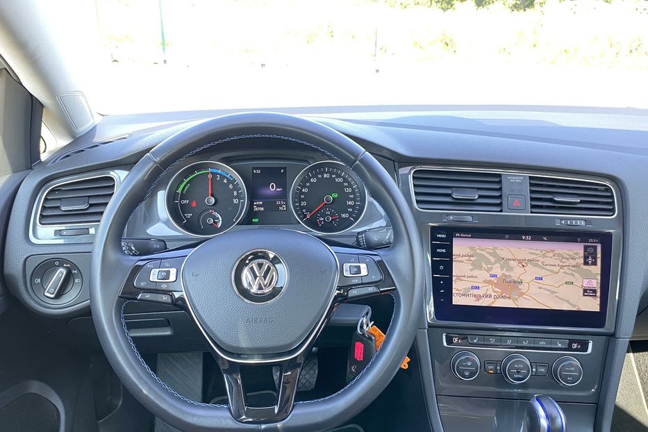 Продам Volkswagen e-Golf 35.8 kWh 100 кВт/136 к.с. 2018 года в Львове