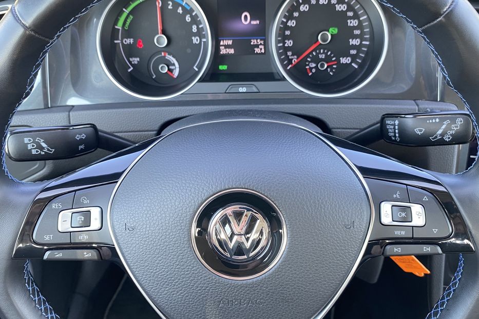 Продам Volkswagen e-Golf 35.8 kWh 100 кВт/136 к.с. 2018 года в Львове