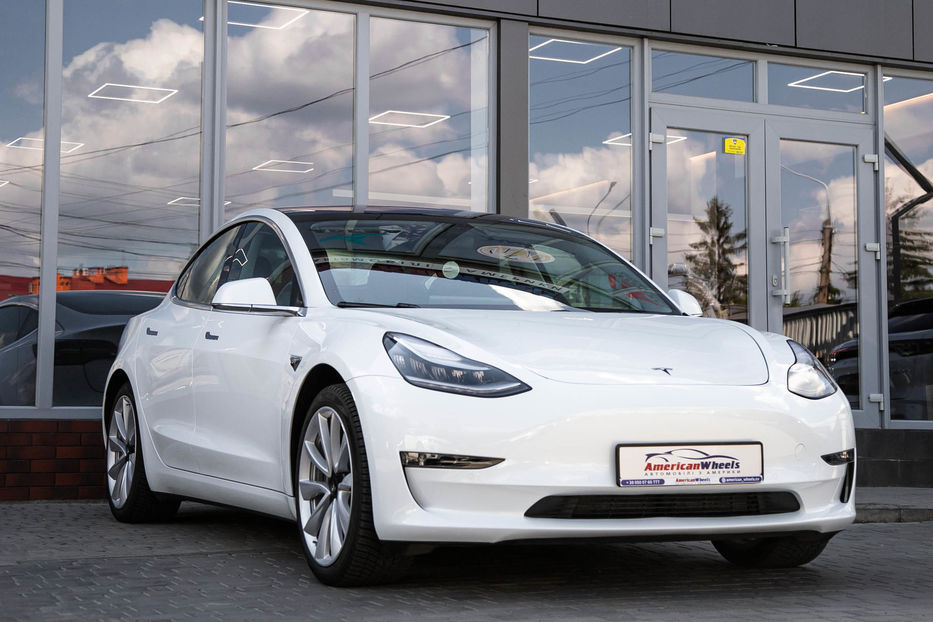 Продам Tesla Model 3 Long Range Dual Motor 2019 года в Черновцах