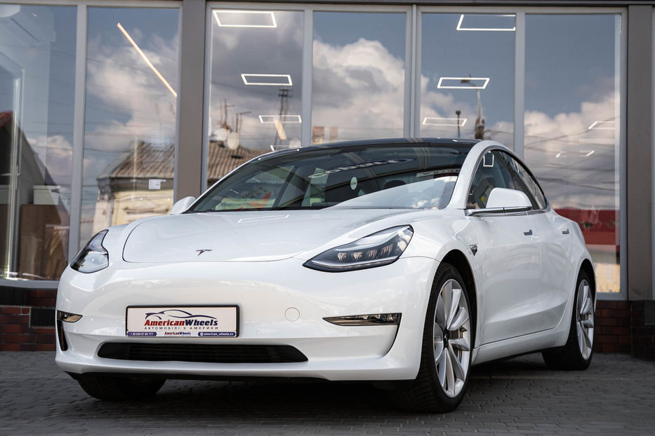 Продам Tesla Model 3 Long Range Dual Motor 2019 года в Черновцах