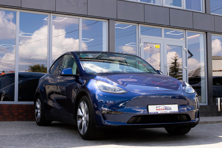 Продам Tesla Model Y Standart Range 2021 года в Черновцах