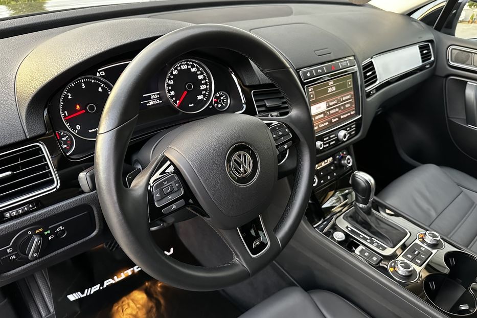 Продам Volkswagen Touareg R Line 2017 года в Киеве