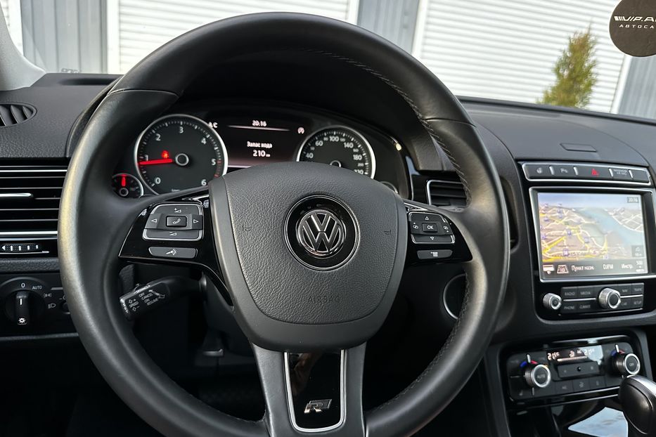 Продам Volkswagen Touareg R Line 2017 года в Киеве