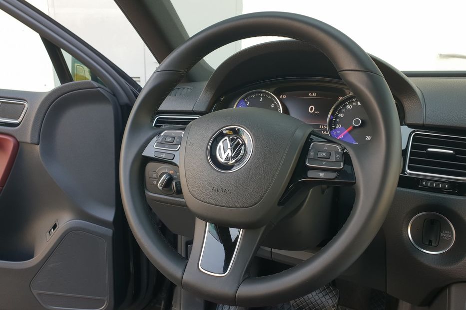 Продам Volkswagen Touareg R-Line Exclusive 2016 года в Киеве