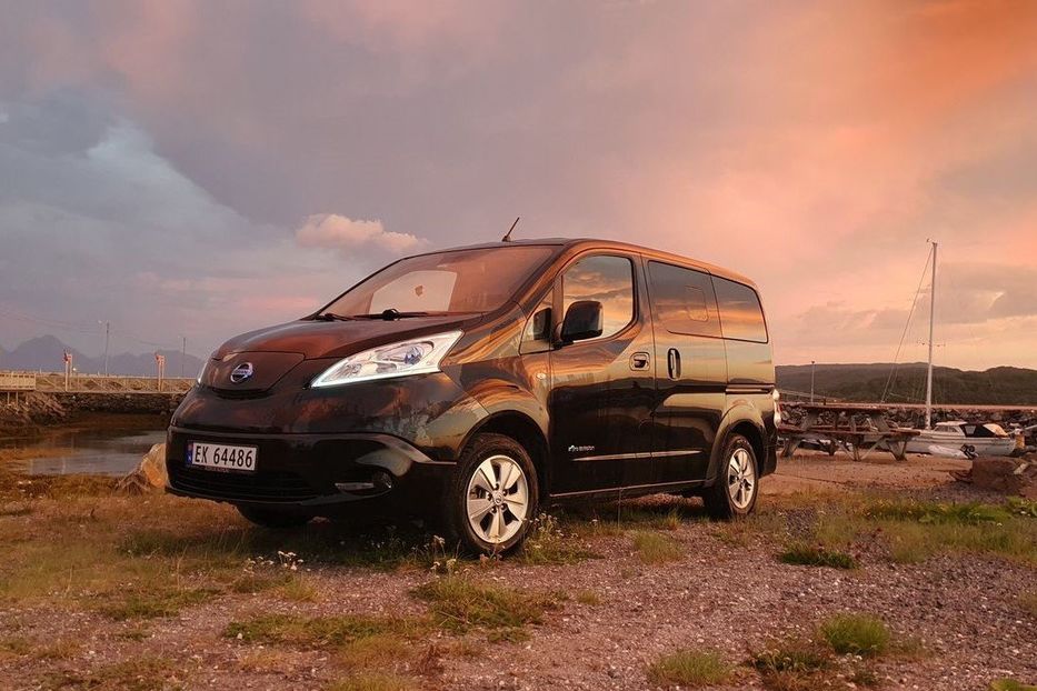 Продам Nissan NV e-NV200 pass 2017 года в Одессе