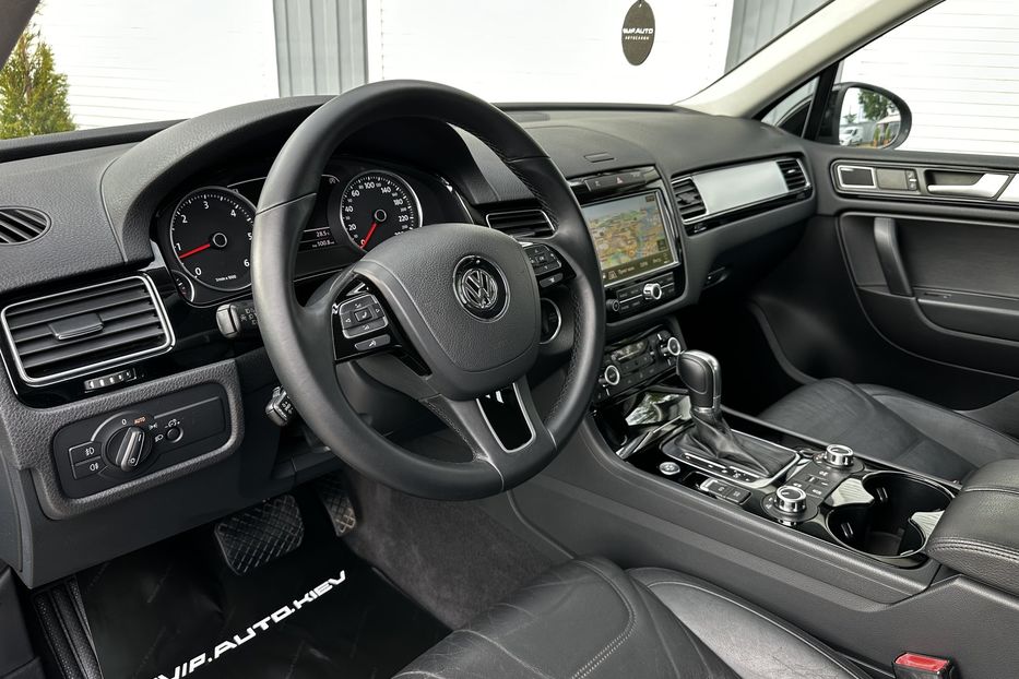 Продам Volkswagen Touareg Executive  2014 года в Киеве