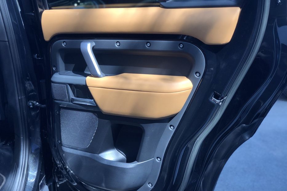 Продам Land Rover Defender X-dynamic HSE 2022 года в Киеве