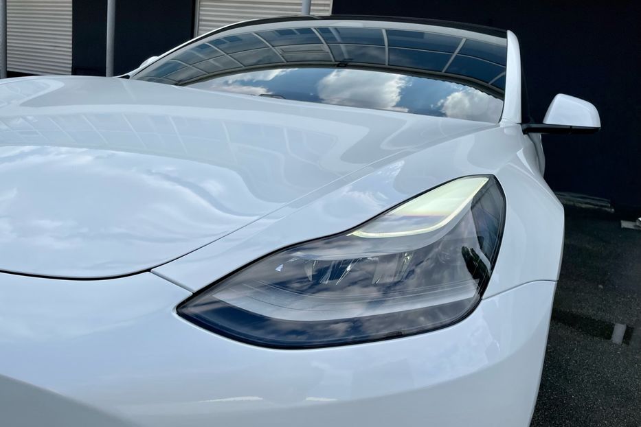 Продам Tesla Model 3 Dual motors Long range 2021 года в Киеве