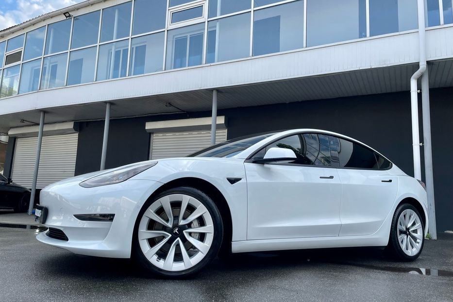 Продам Tesla Model 3 Dual motors Long range 2021 года в Киеве