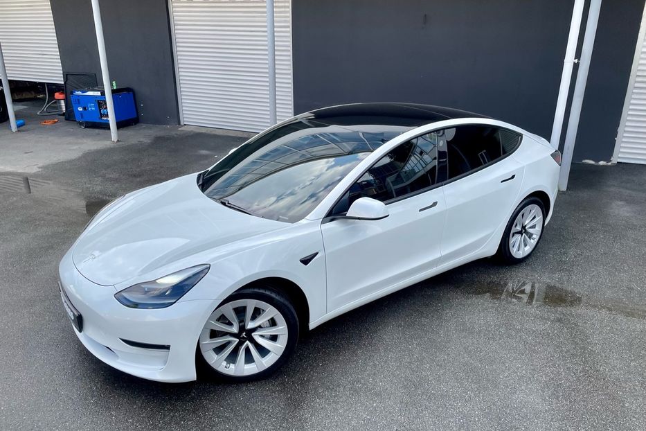 Продам Tesla Model 3 Dual motors Long range 2021 года в Киеве