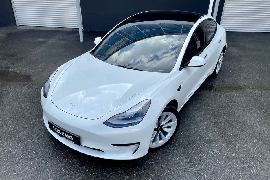 Продам Tesla Model 3 Dual motors Long range 2021 года в Киеве