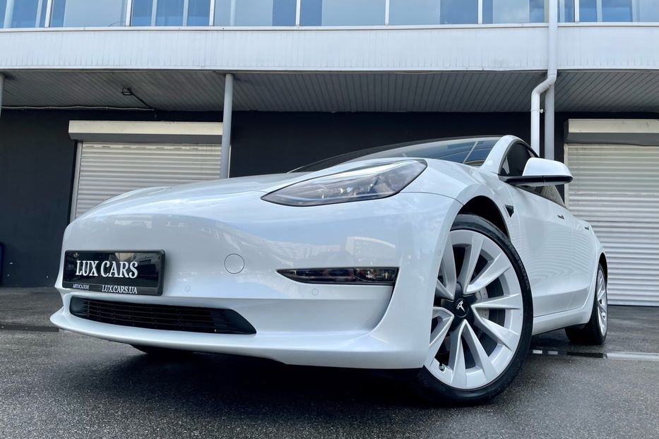 Продам Tesla Model 3 Dual motors Long range 2021 года в Киеве