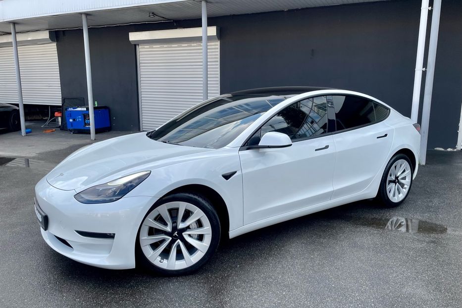 Продам Tesla Model 3 Dual motors Long range 2021 года в Киеве